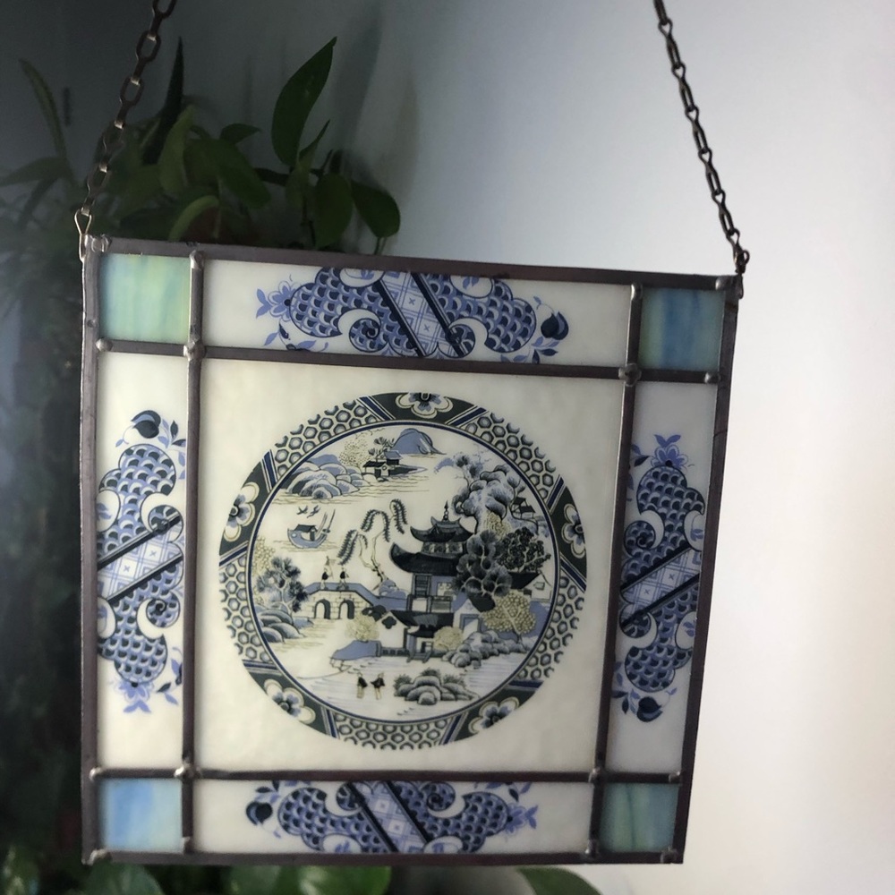 Authentic Blue & White Chinoiserie Glass Stained Glass Suncatcher - Picture 2 of 5